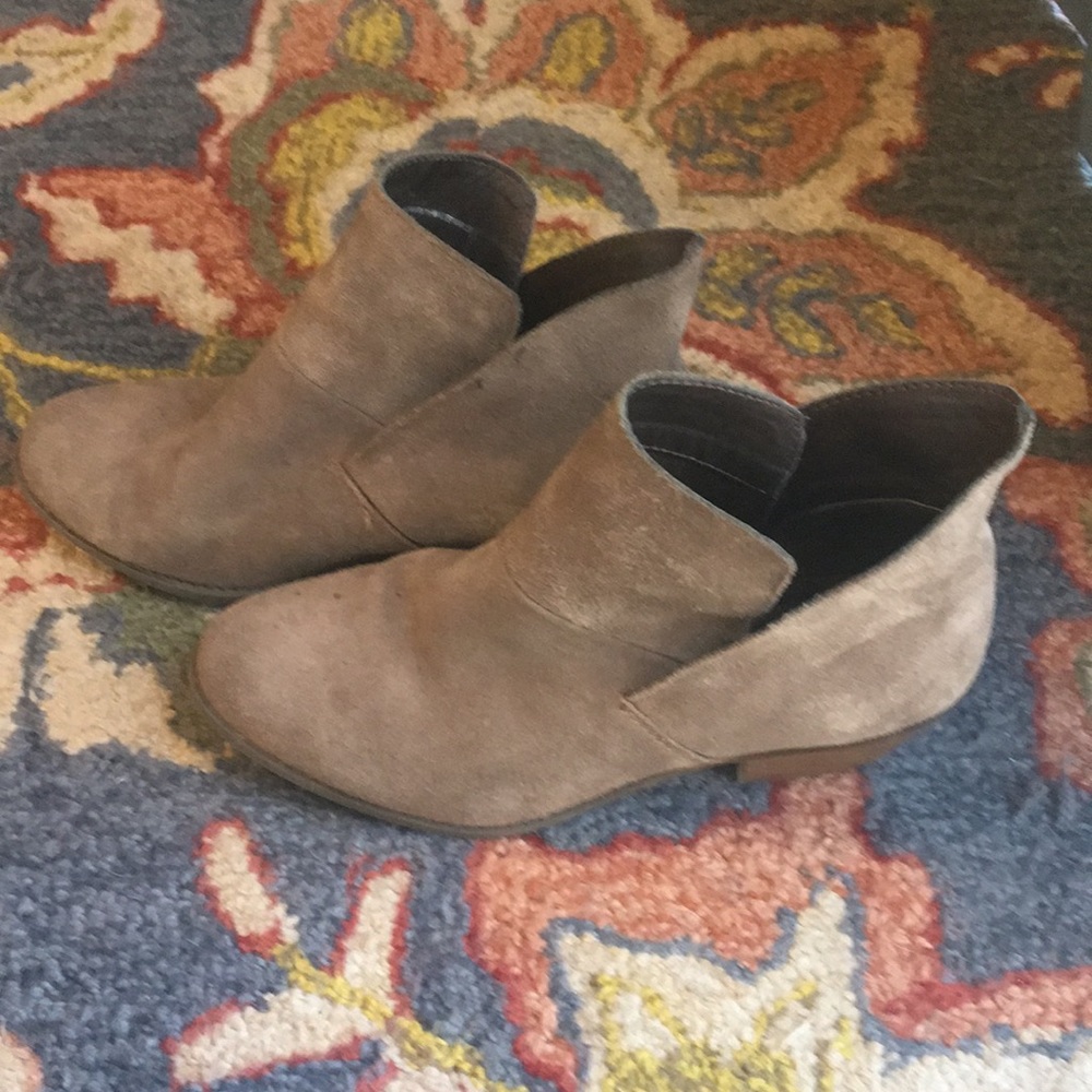 Brown Suede Me Too brand Booties
